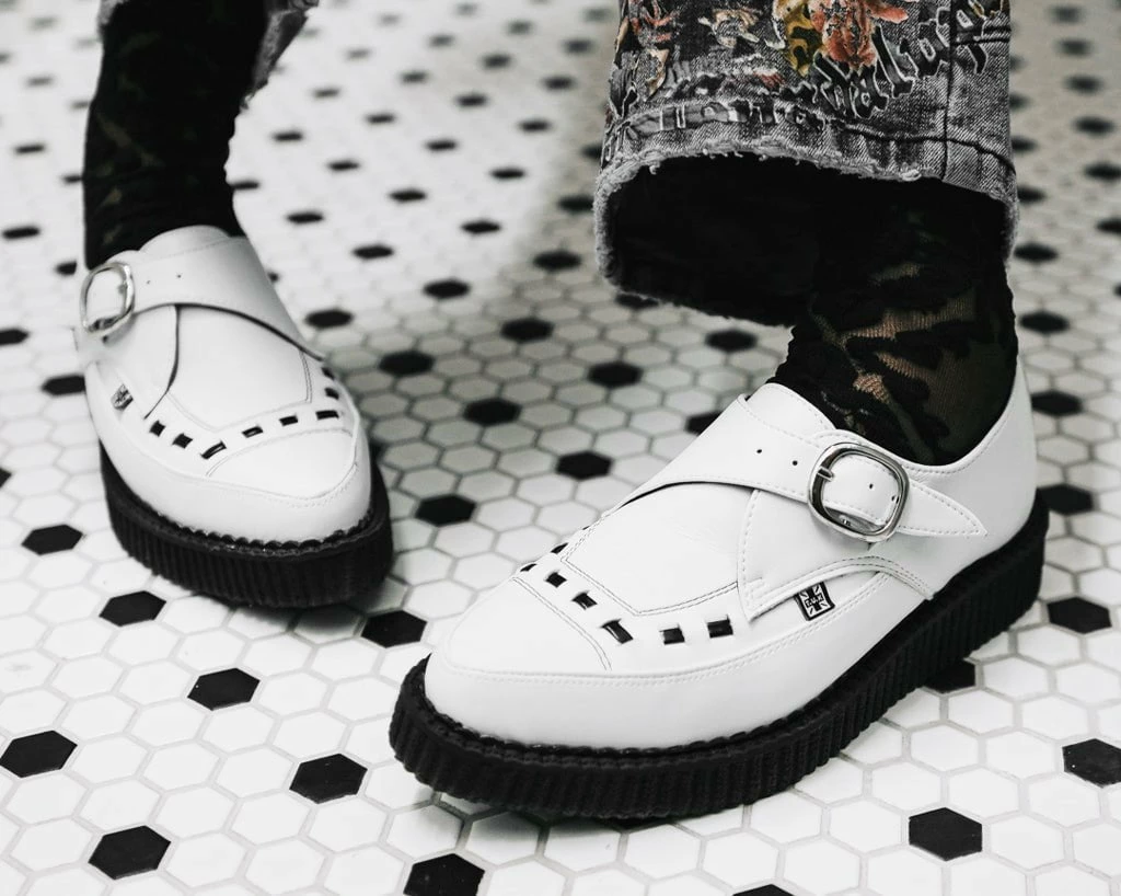 A3018 White TUKskin⢠Buckle Pointed Creeper