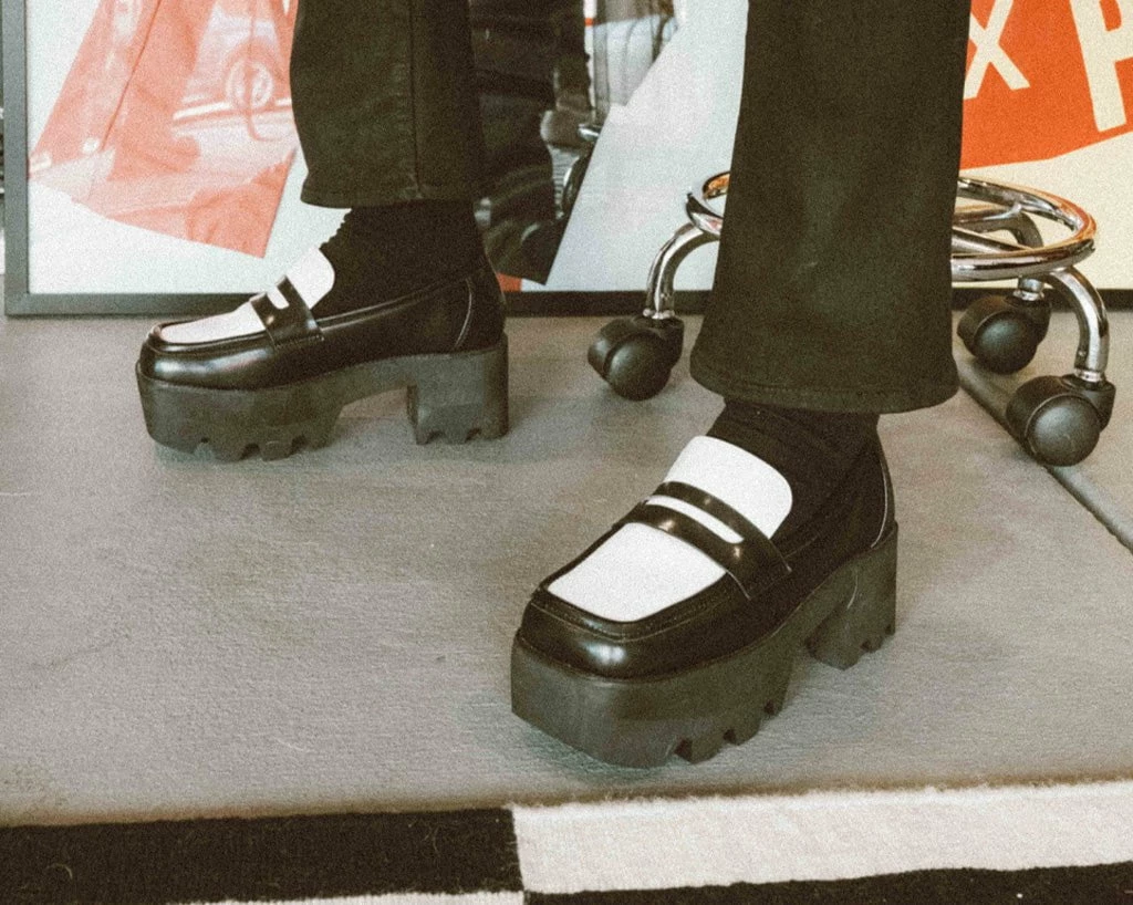 A3085L New Arrivals Black & White Dress TUKskin⢠Square Nosebleed Loafer