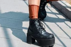 A8663L Distressed Ankle Nosebleed Boot Women