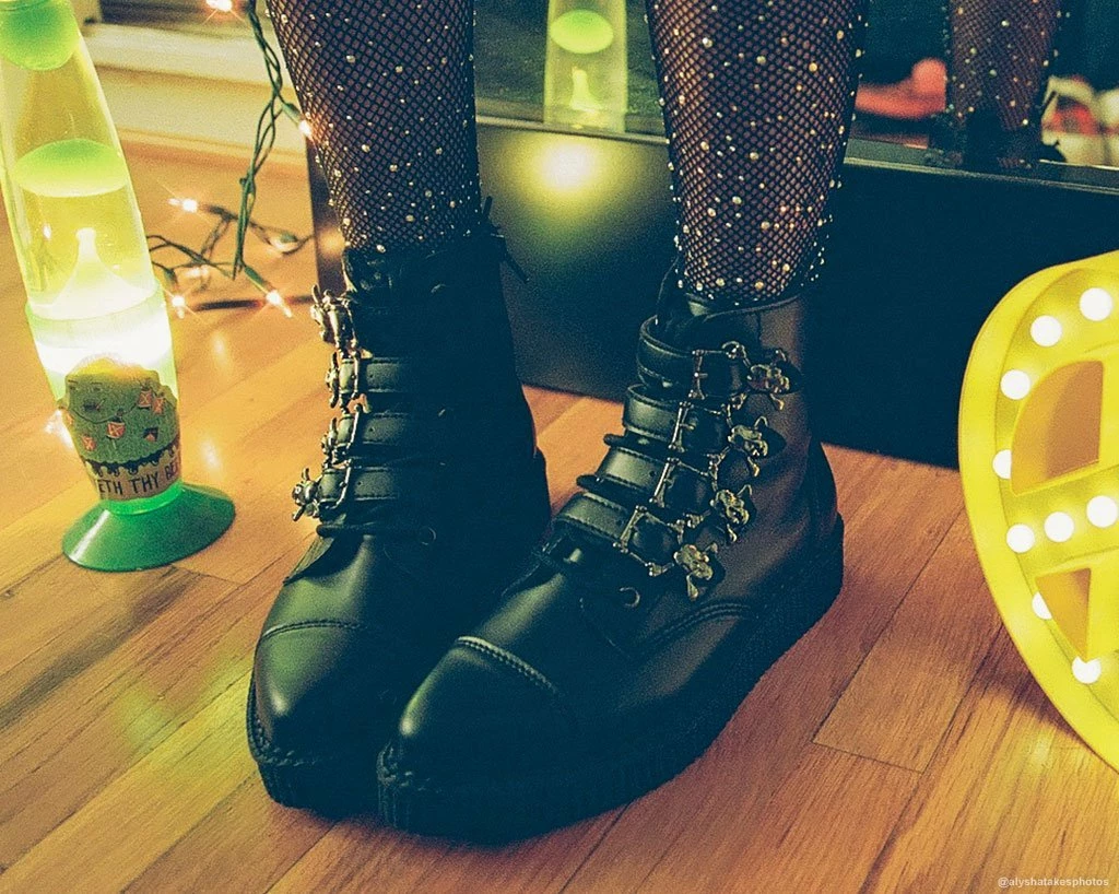 A9409 Black TUKskin⢠Skull Buckle Pointed Boot