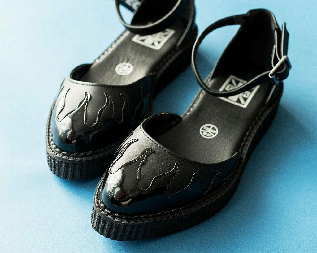 A9877L Women Black & Patent Flame Sandal