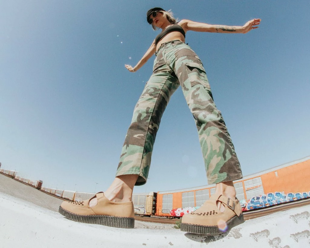 F9955 Women Tan Natural Brush-Off Viva II Sandal