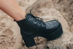 A8663L Distressed Ankle Nosebleed Boot Women