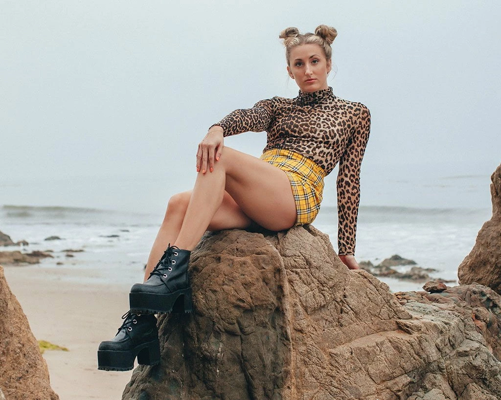 A8663L Distressed Ankle Nosebleed Boot Women