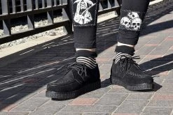 TSK1097 Womens Black White Stripe Sock