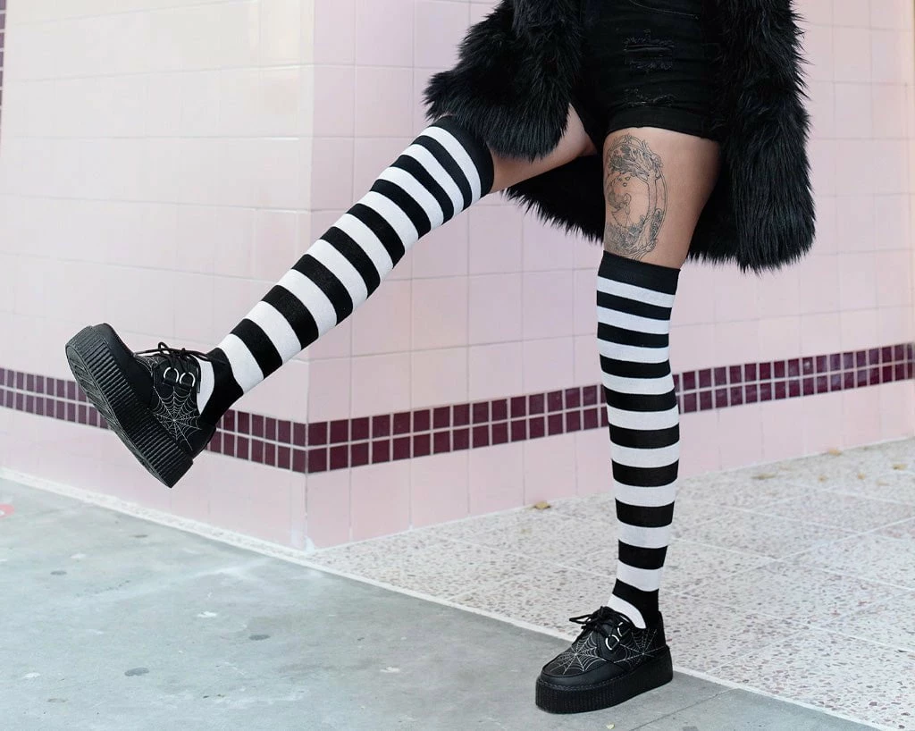 V9745 Black Glow Spiderweb Mondo Creeper Women