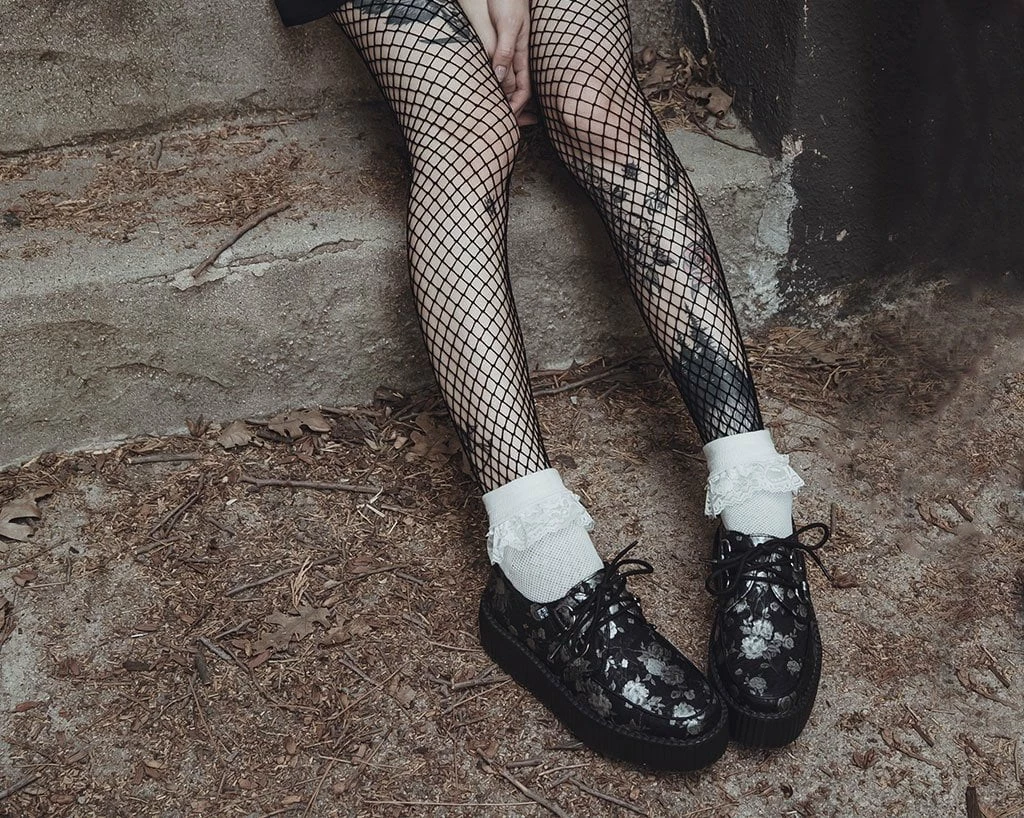 V9923 Black & Silver Rose Print D-Ring Mondo Creeper Women